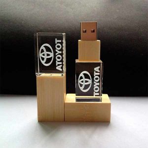 Pen Drive de Vidro com Madeira
