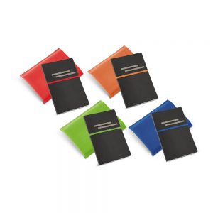 Caderno A5 em c. sintético com 96 folhas não pautadas.